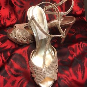 Gold metallic Antonio Melani formal shoes/heels